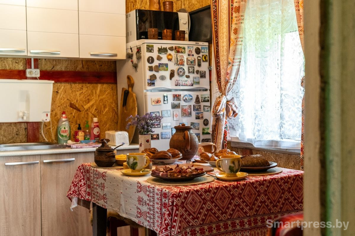 15-Накрытый стол в деревенском доме.jpg 15-Накрытый стол в деревенском доме.jpg