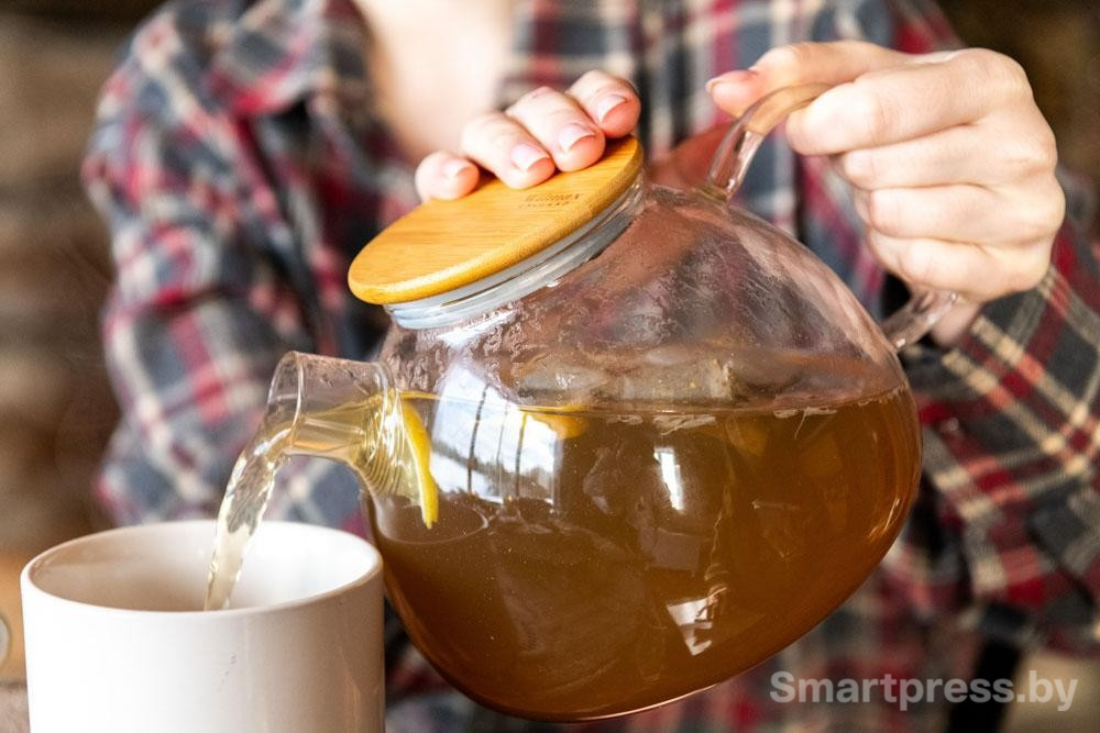 5-Чай наливают в чашку.jpg