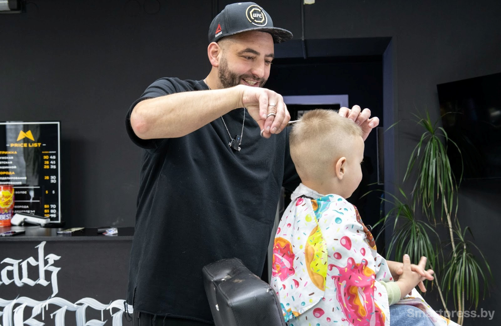 Бэби-парикмахер Владислав Якушин и Марк 5.jpg