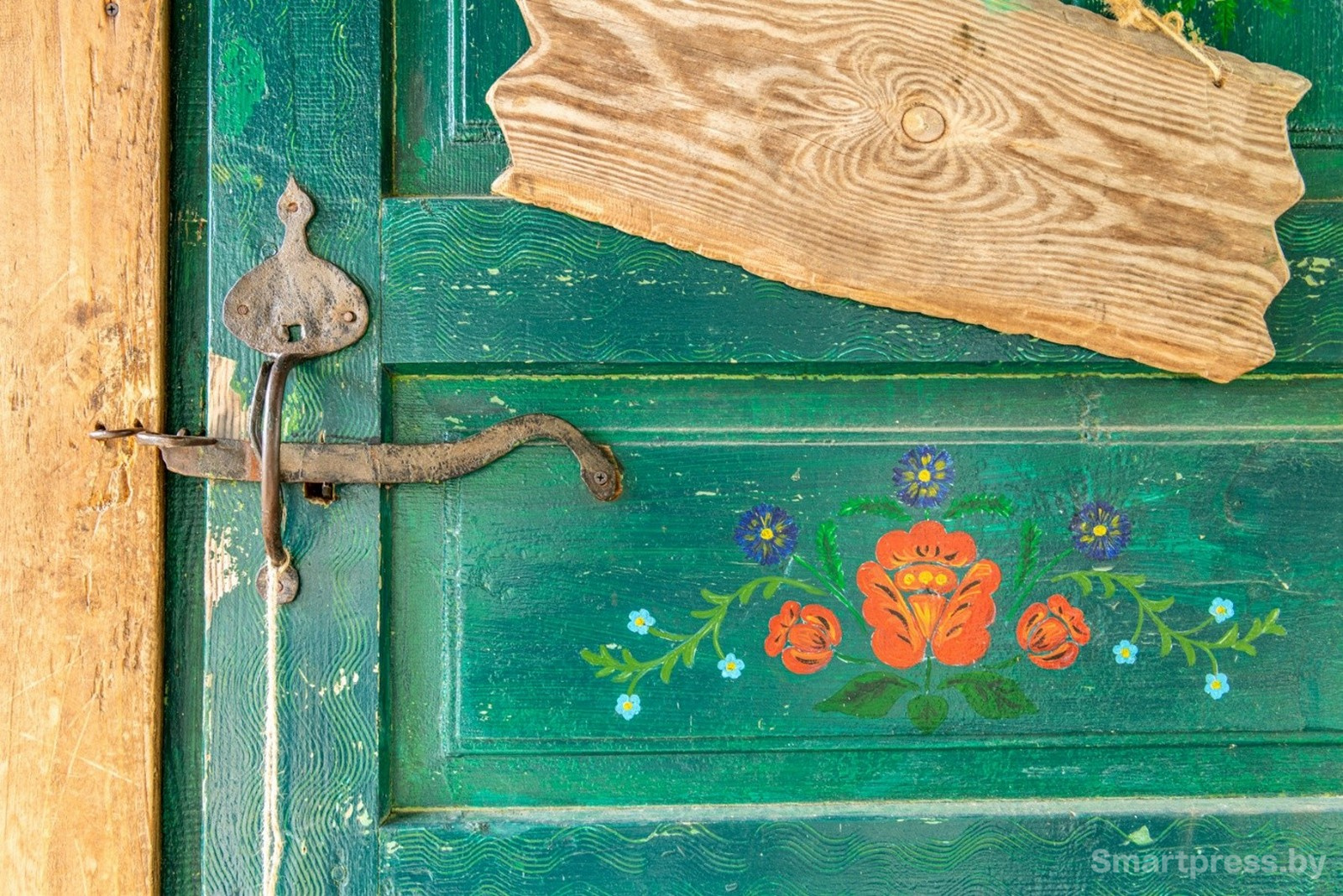 23-Старая дверь с рисунком.jpg