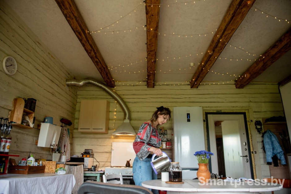 20-В доме семьи Местовских на хуторе Сматра Ивьевского района.jpg