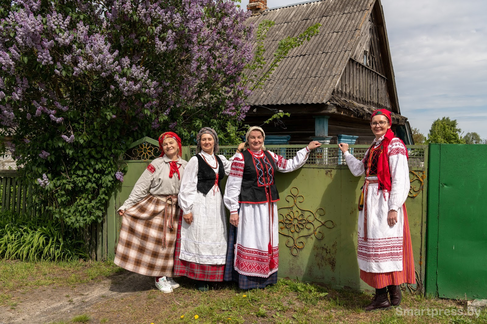 В деревне Погост водят Юрьевский хоровод 4.jpg