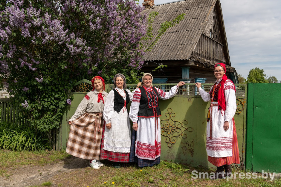 В деревне Погост водят Юрьевский хоровод 4.jpg