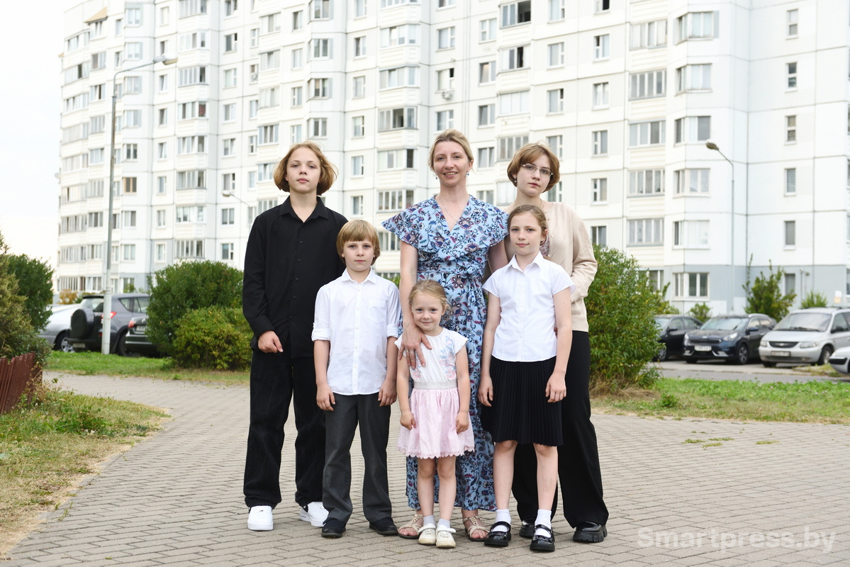 Евгения с детьми.JPG