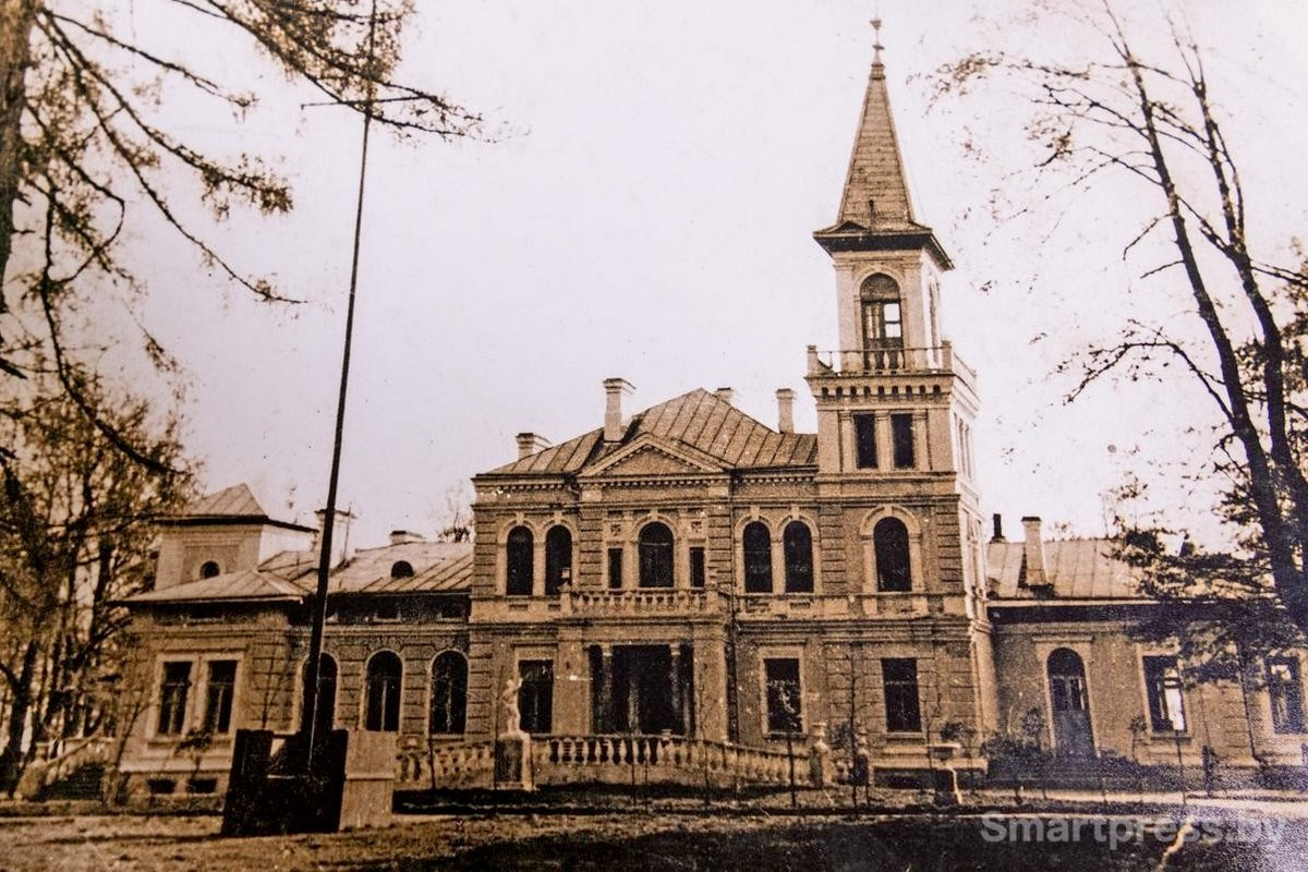 5-Усадьба в Ястрембеле 1953 год.jpg