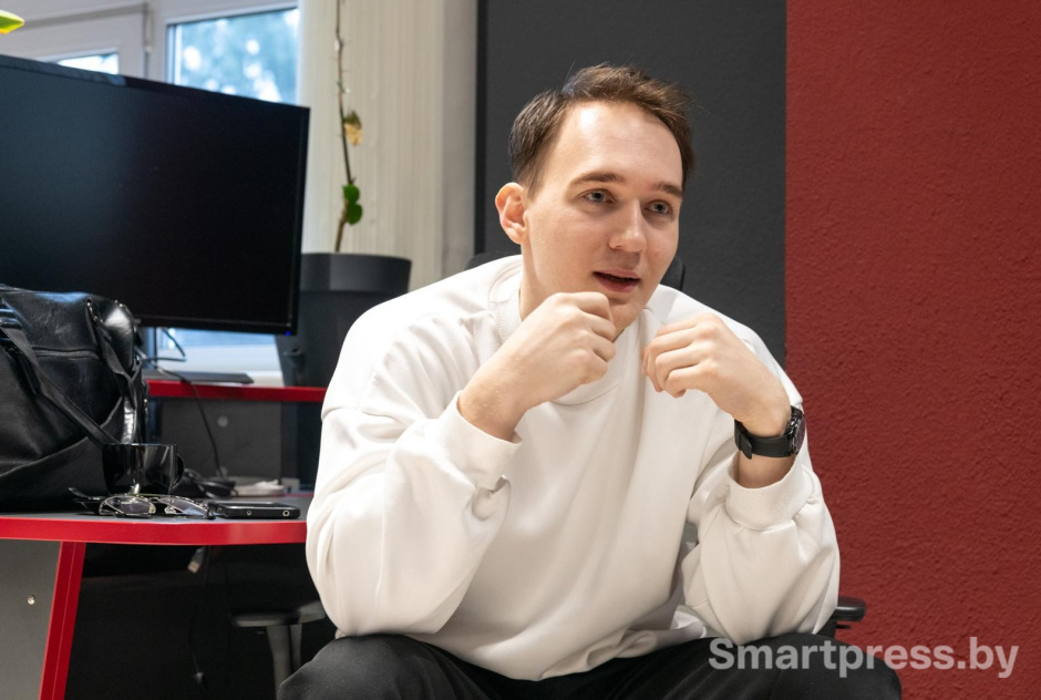 12-Влад поселился в палате Джейлан пока она находилась в больнице.jpg