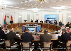 “Создают боевые отряды” – Лукашенко заявил, что Беларусь “будут душить” даже при мире в Украине