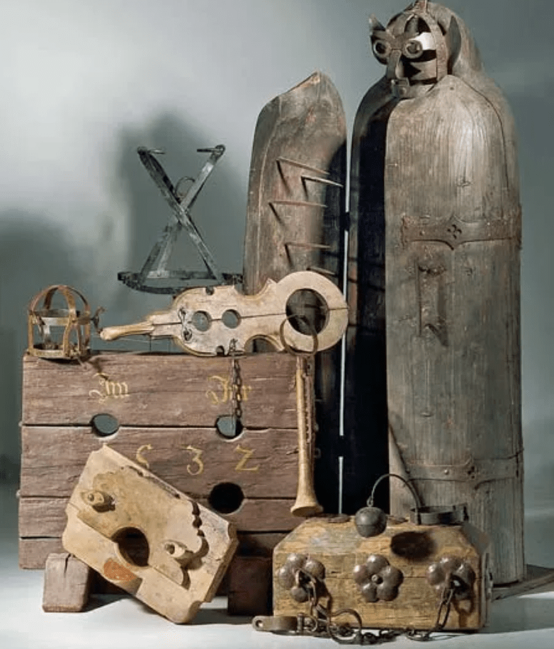 орудия пыток и Железная дева