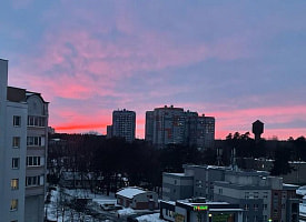 Над Минском заметили “кровавый” закат. Это не мистика, а оптика