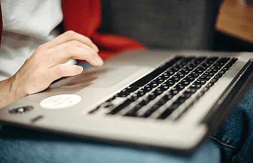 Почему интернет “падает” и что изменится уже скоро. В Минсвязи Беларуси объяснили