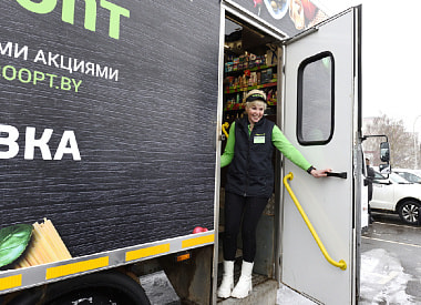 Всё как в городе: протестировали автолавку “Евроопта” и их новые модульные павильоны