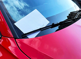 Белоруса заставили возместить 800 рублей после записки незнакомки под дворником. За что?