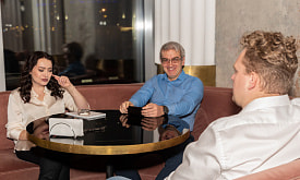 "Начинать можно с любой суммы". Расспросили экспертов о самых популярных мифах про инвестиции