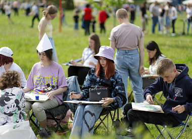 Каникулы с пользой: нашли летние программы, на которых учат английскому и помогают “войти в IT”