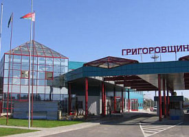 Латвия снова открыла границу для легковушек и грузовиков