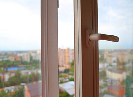 “Не лезь! Подожди!”: в Минске мужчина собирался прыгнуть из окна 8-го этажа