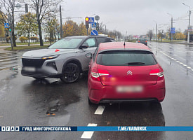 В Минске Citroen проехал на красный и устроил ДТП на улице Радиальной