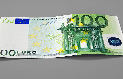 Белорус пришёл обменять €100 – в банке забрали валюту и экстренно набрали 102