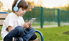 Когда смартфон опаснее забора. Чем могут обернуться игры детей?
