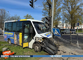 В Минске водитель маршрутки потерял сознание за рулем и погиб в ДТП на Казинца