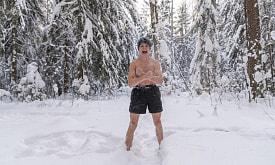 “Иногда хейтят за жизнерадостность”. 16-летний парень занимается спортом и собирает миллионы просмотров в соцсетях