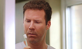 “Виновата жесткая щетка” – и еще 6 заблуждений о кровоточивости десен. Что о них думает стоматолог?