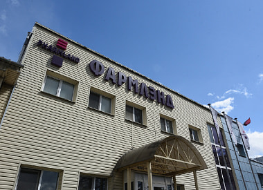 Бесплатное жилье, соцпакет, “право на отдых”. Почему на несвижское фармпроизводство едут работники со всей страны?