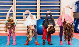 Плавание против программирования: какие кружки улучшают здоровье ребенка, а какие – вредят?