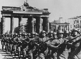Зачем в 1945-м понадобился второй Парад Победы? Он прошел в Берлине 7 сентября 