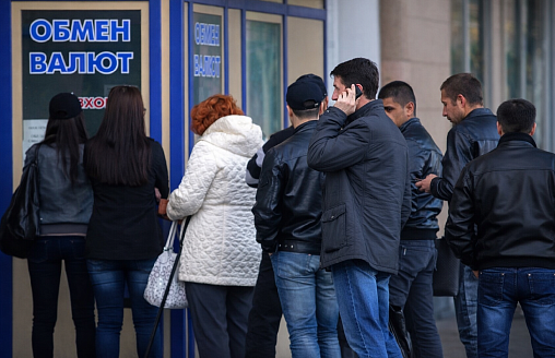 Белорусы раскупят всю валюту? Доллар рухнул на дно почти за 3 года – итоги торгов