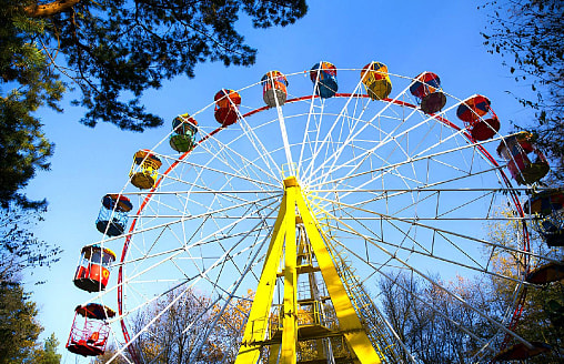 В минском парке Челюскинцев демонтируют колесо обозрения и “Ладью”