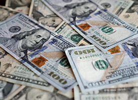 Доллар в Беларуси пошёл на снижение, а евро вырос. Итоги торгов 9 декабря