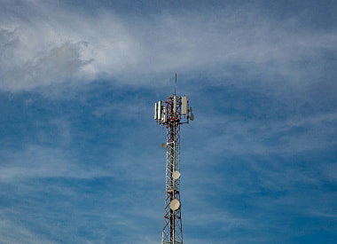 На верхних этажах ловит хуже? Собрали 7 утверждений о мобильной связи – разбираемся, что из этого правда