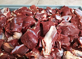 Уборщица из Дятловского района украла более 800 килограммов мясных продуктов