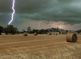Плюс 18°С и желтый уровень опасности 16 апреля в Беларуси – к чему готовиться?