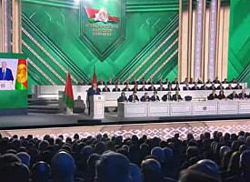 Лукашенко: “Туалетную бумагу не можем произвести нормальную”