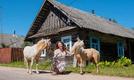 “Местные дали мне кличку “Таня-флейта”. Девушка завела в деревне пони и устраивает музыкальные вечера