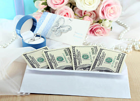 Подарили деньги на свадьбу? В налоговой рассказали, когда белорусы обязаны заплатить 13% налога