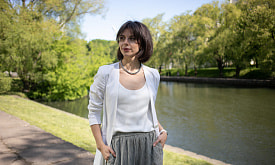 "На третий день работы 100% новеньких сливаются". Поговорили со стилистом об изнанке профессии