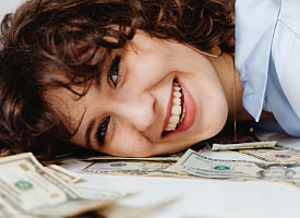 Две зимних куртки, еда 3 раза в день и отдых в санатории. В Threads обсудили признаки богатой белоруски