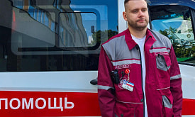 “Он что, превращается в кошку?”. Фельдшер скорой помощи показывает в блоге, с чем сталкивается на вызовах