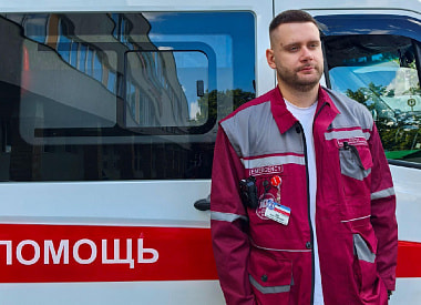 “Он что, превращается в кошку?”. Фельдшер скорой помощи показывает в блоге, с чем сталкивается на вызовах