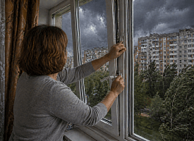 МЧС призвало закрыть окна и отключить электроприборы – Белгидромет объявил оранжевый уровень опасности