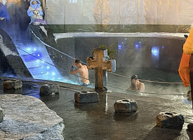 Отважные минчане окунулись в -18°С в крещенской купели: как это было