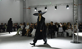 Красивый подиум, сильные коллекции и перформанс ZNWR. Каким получился Fashion Fabrique 3.0? 