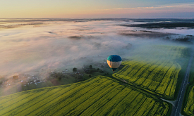Во время полёта очень холодно? А если птица врежется? Узнали, как в Беларуси устроены полёты на воздушном шаре