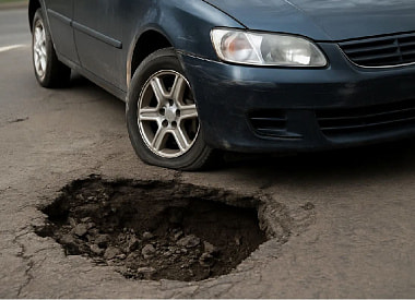 Не тормозите перед ямой! Как правильно вести себя за рулем на весеннем асфальте
