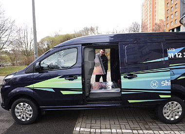 “Ни одна “птичка” не пострадала”. Прокатили экспонаты фотовыставки на новом грузовом авто: что из этого вышло?