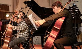 Тысячи свечей и музыка, которая знакома каждому. Побывали на камерном концерте Imperial Orchestra и рассказываем, как это было