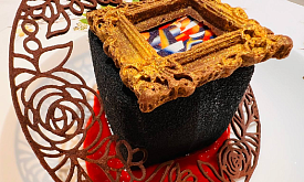 Ресторан “Малевич”: черный квадрат, белая скатерть и “капля дегтя” в десерте